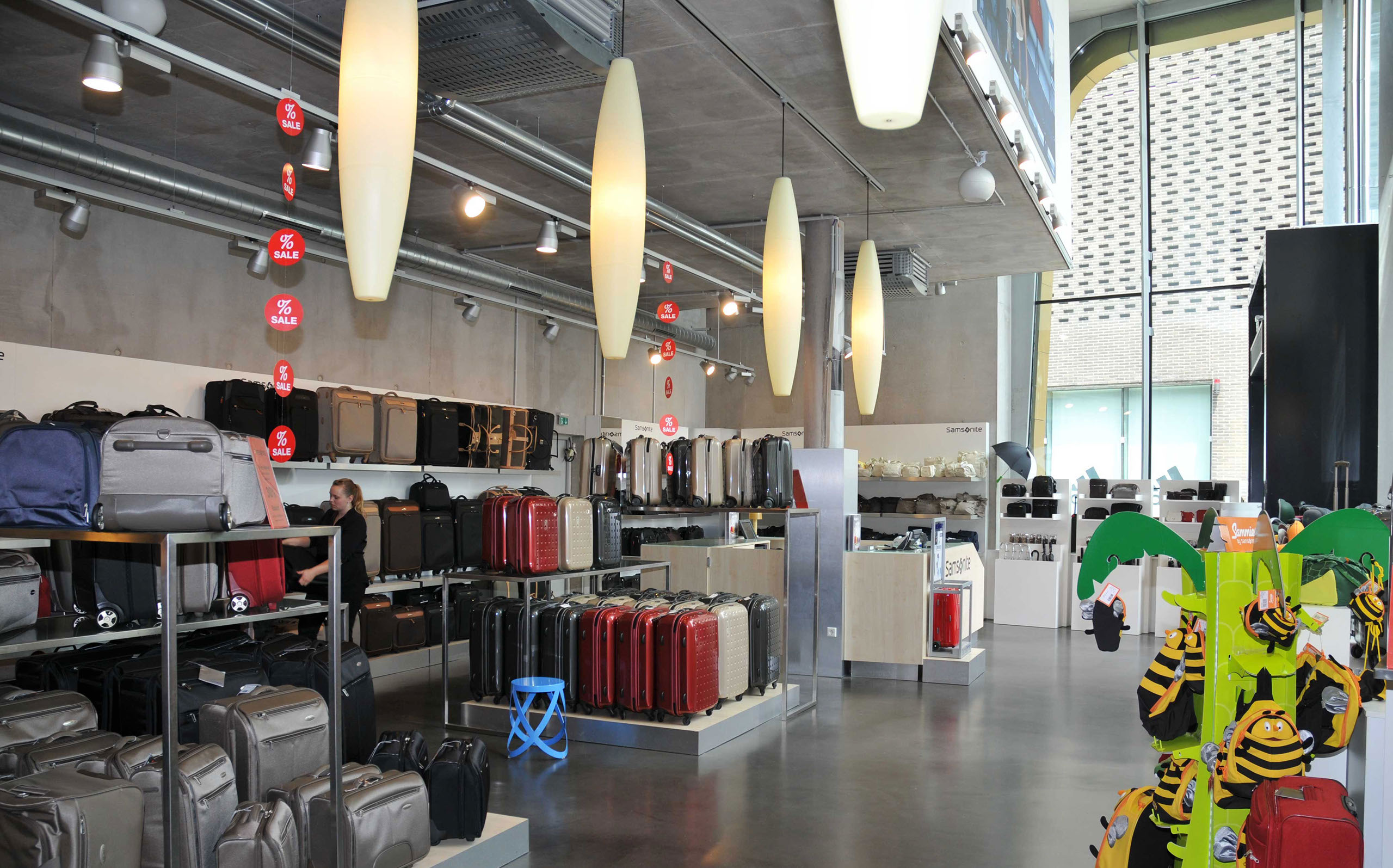 samsonite outlet dubai