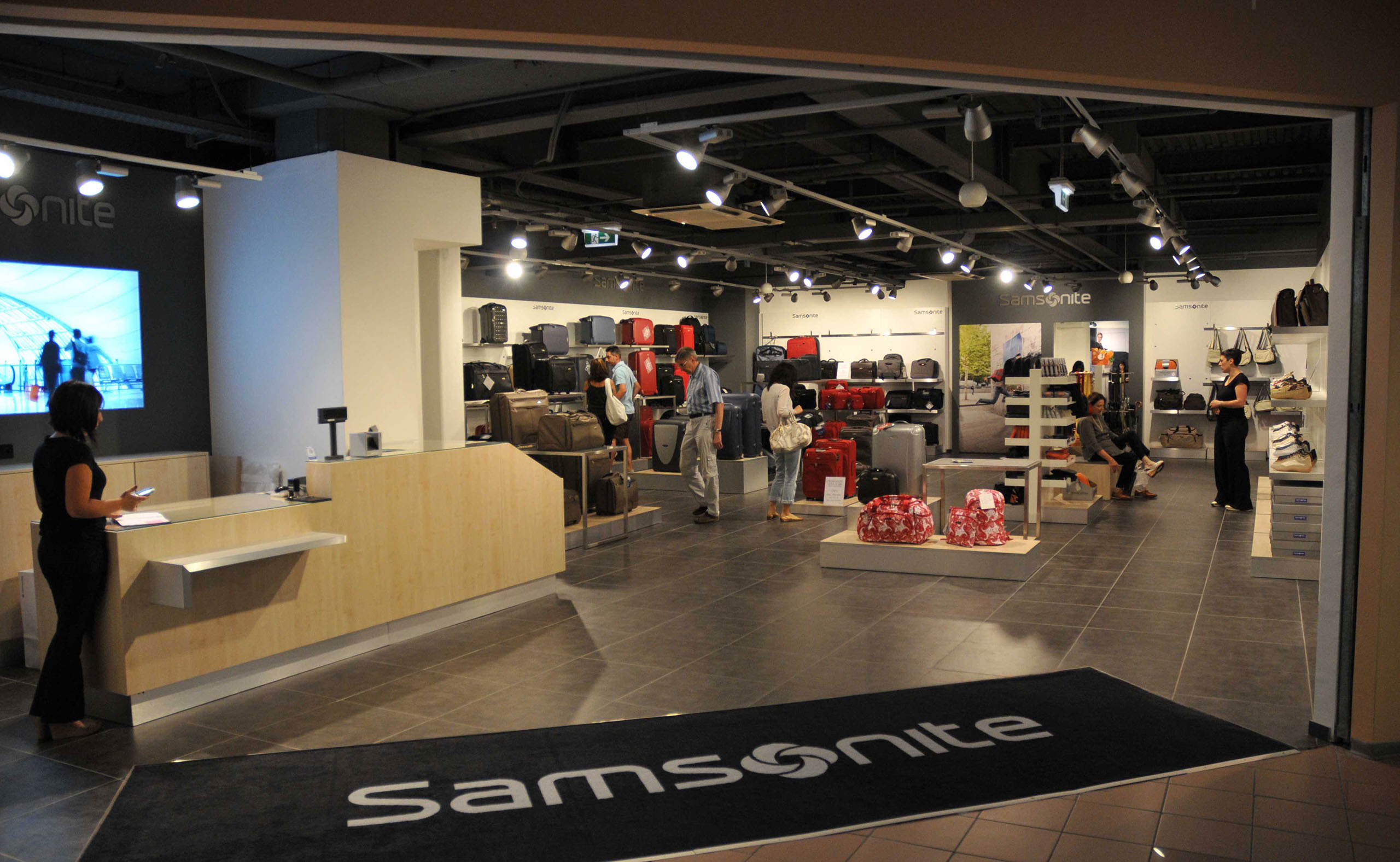 samsonite outlet dubai