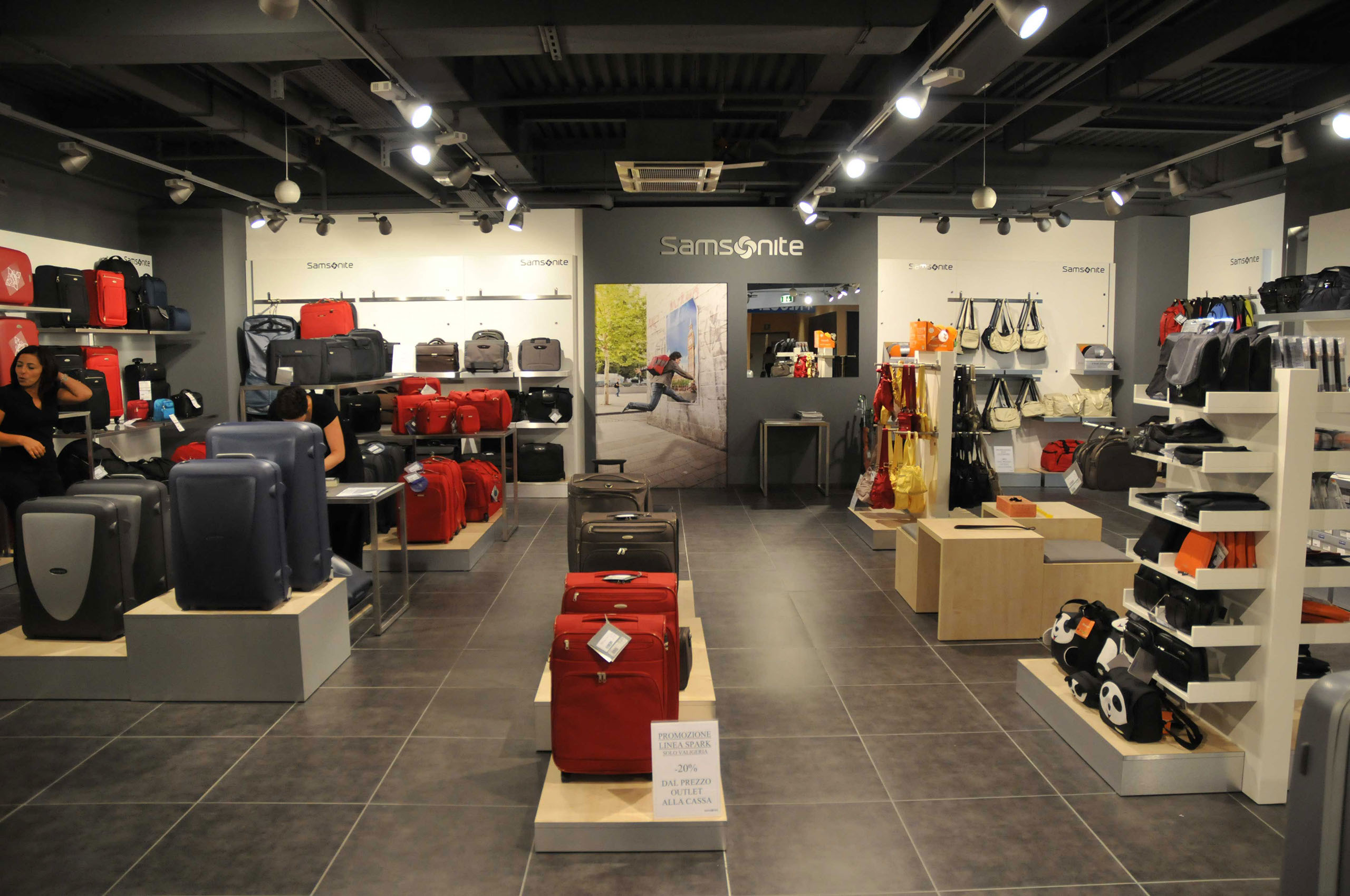 samsonite outlet dubai