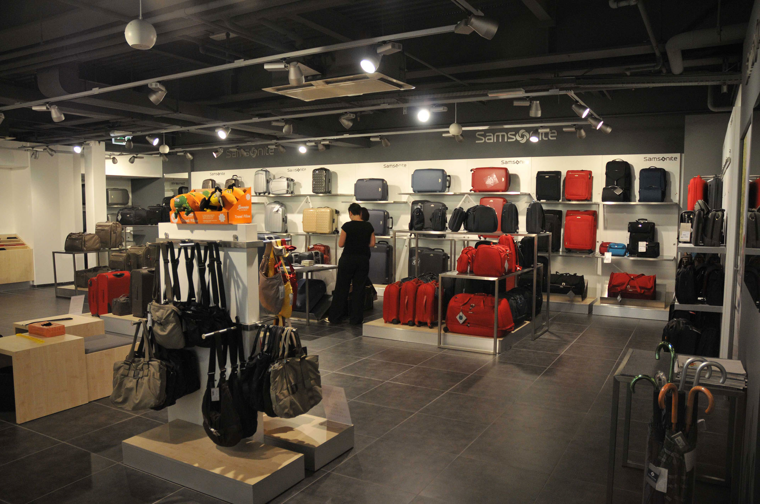 samsonite outlet imm