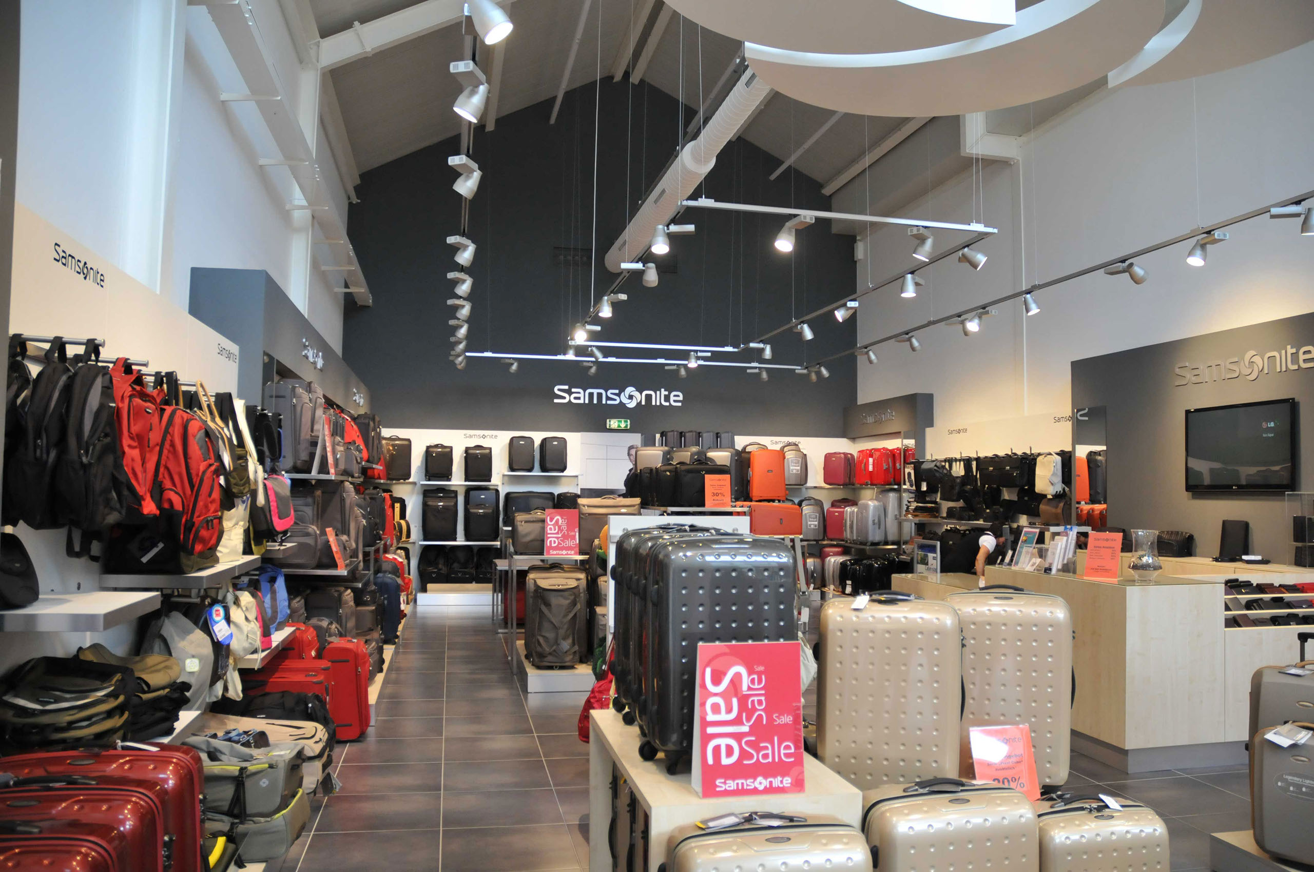 samsonite outlet dubai