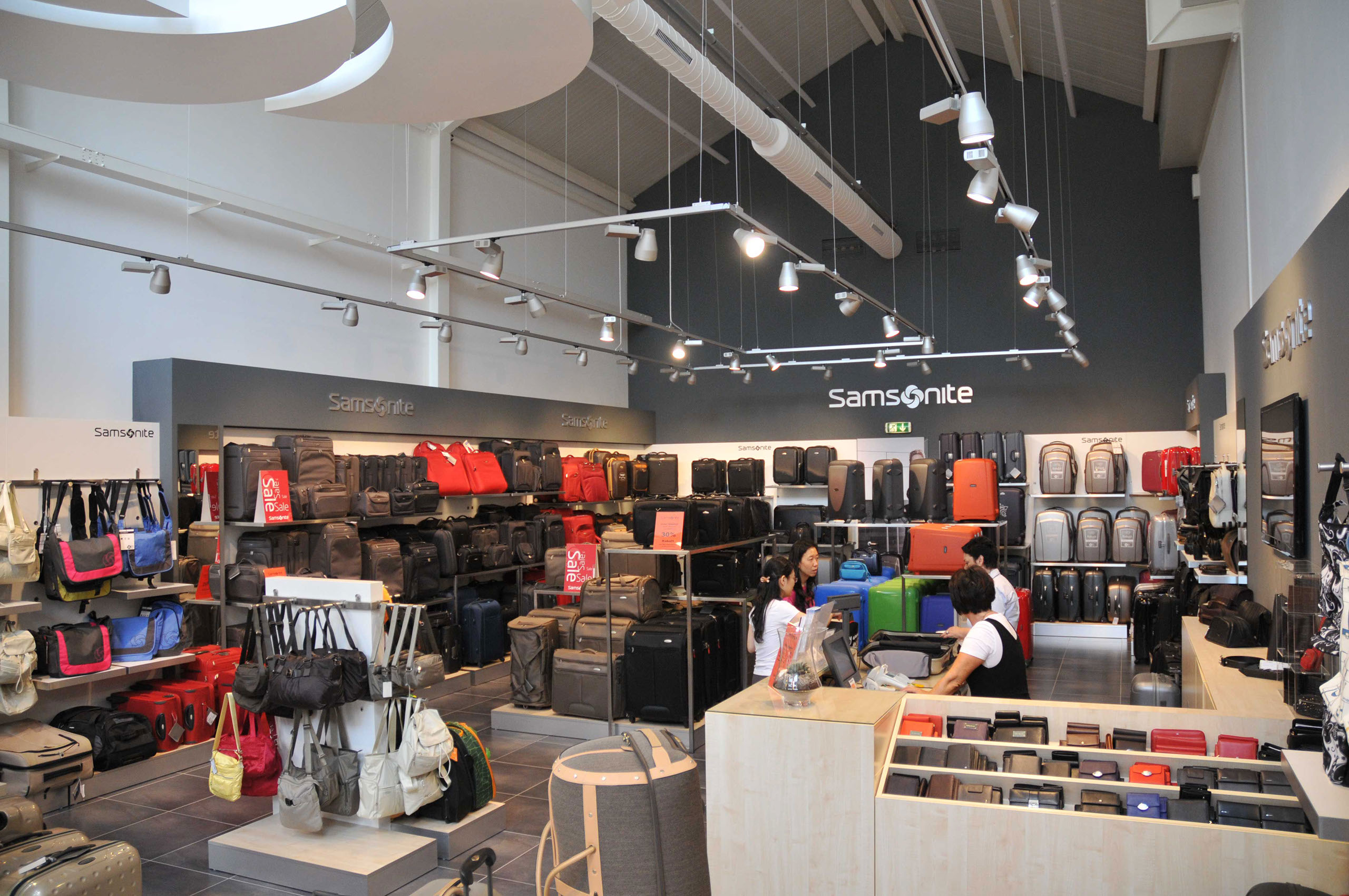 samsonite outlet dubai